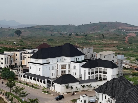 photo 5911507229058649198 y