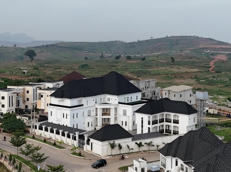 photo 5911507229058649198 y