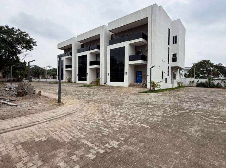 photo 5926757189047931899 y