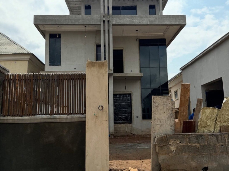 photo 5929286113036454863 y