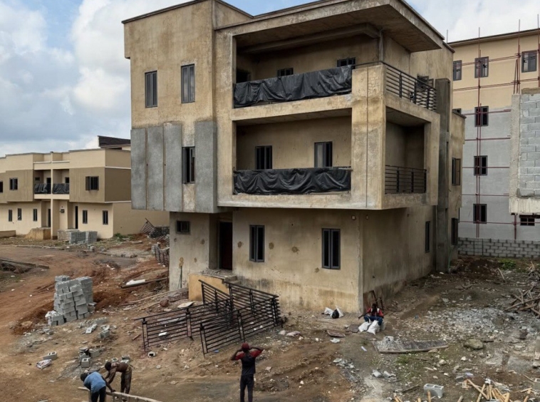 photo 5929286113036454893 y