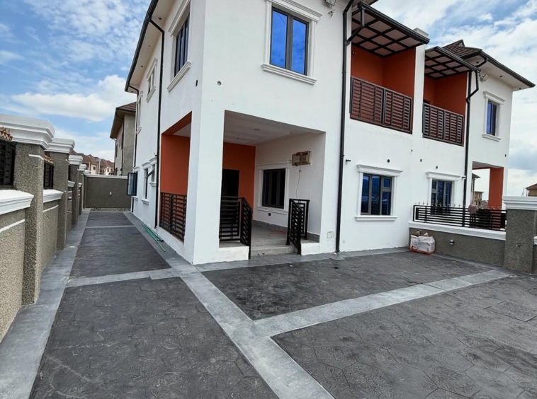 photo 5929286113036454943 y