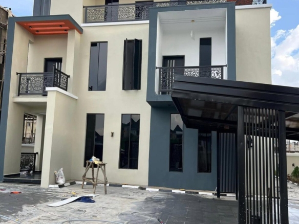 photo 5949680812486149969 y