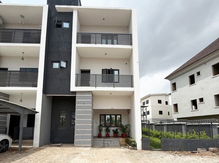 photo 5949680812486150108 y