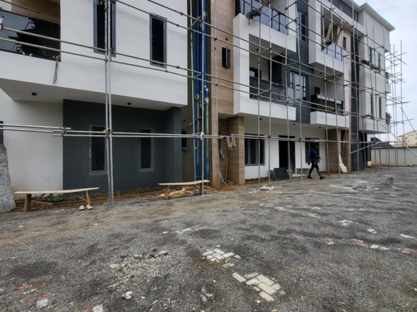 photo 5949680812486150119 y