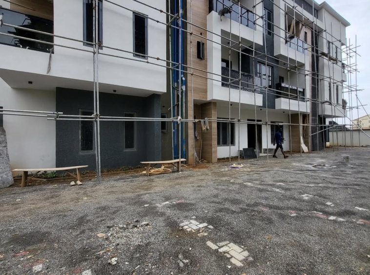 photo 5949680812486150119 y