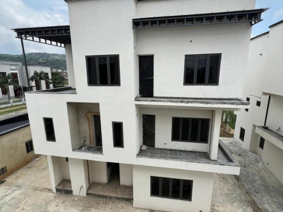 photo 5951932612299836157 y