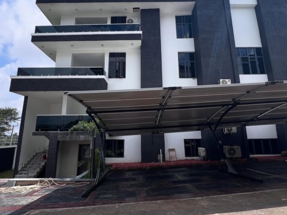 photo 5951932612299836210 y min