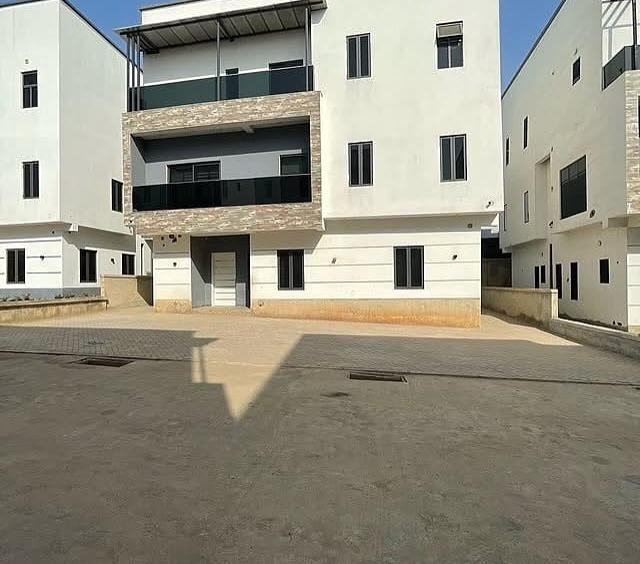 photo 5958262603820157532 x