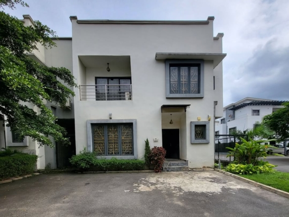 photo 5958262603820157543 y