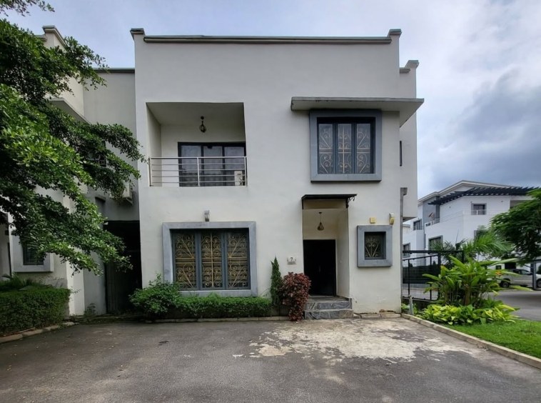 photo 5958262603820157543 y