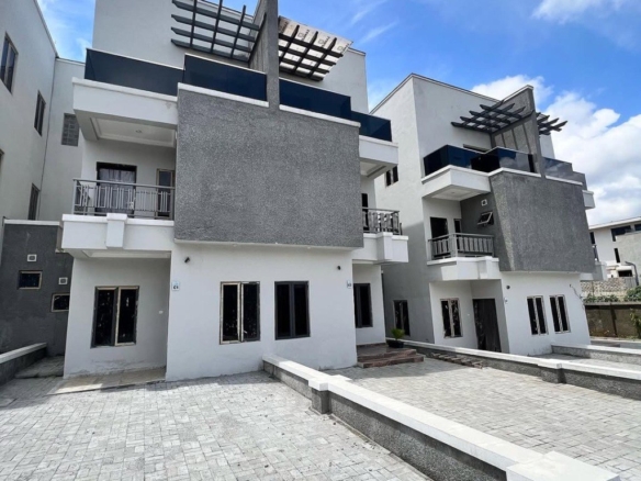 photo 5958262603820157569 y