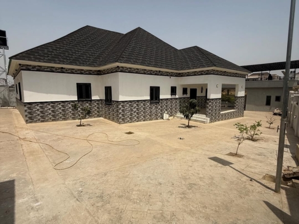 photo 5972277176596285358 y