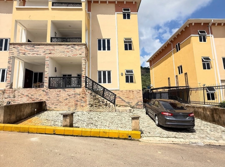 photo 5972277176596285484 y