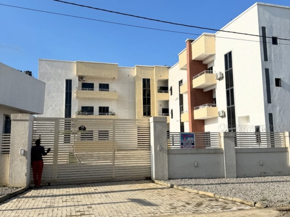 photo 5972277176596285498 y 1