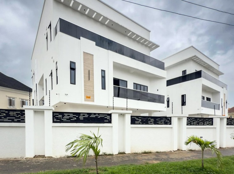 🏠✨ 6 Bedroom Fully Detached Duplex for Sale in Asokoro 🌟Looking for your dream home This stun