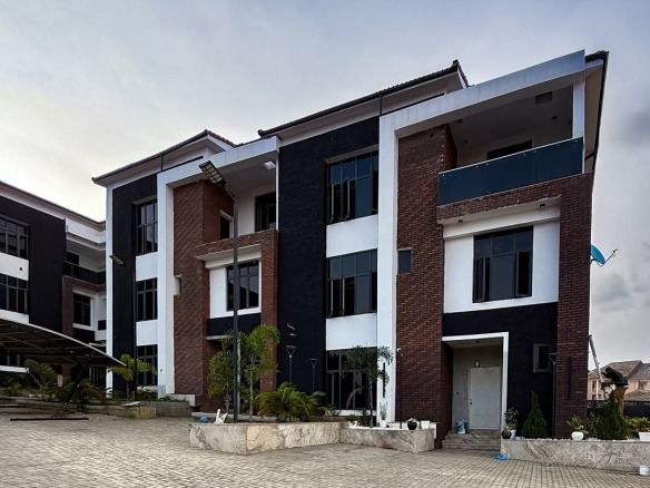 🏡✨ KADO PARTLY FURNISHED 4 BEDROOM TOWNHOUSE GATED💰 Now N500M‼️ Was N550M📍 Location Kado 18