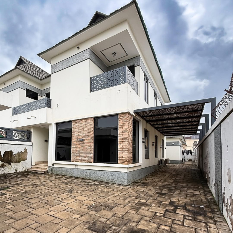 🚨 NEW LISTING‼️‼️‼️ 🚨🏠 3 Bedroom Semi Detached Duplex With A 1 Bedroom boys quarter 🏠📍 LOCA 8