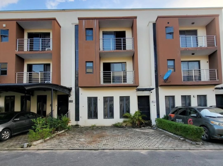 photo 5994600264822280360 y 1