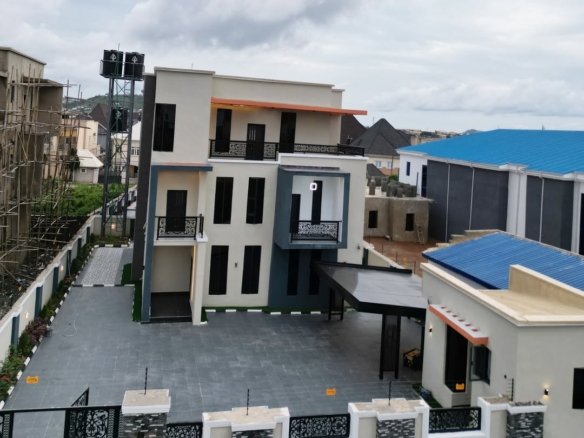 photo 5994724574060727146 y 2