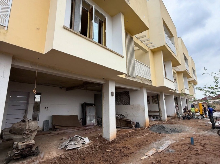 photo 5994724574060727169 y 1