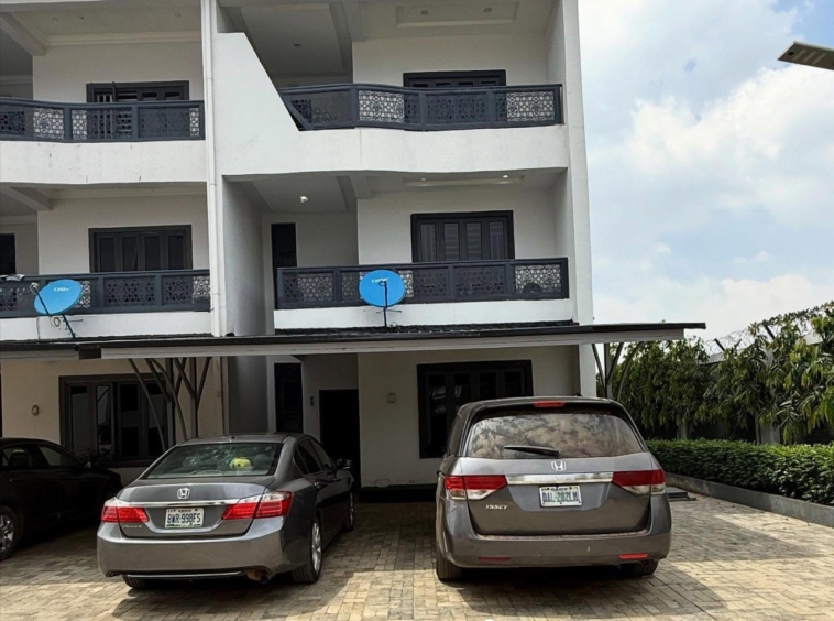 photo 6030691441946249951 y