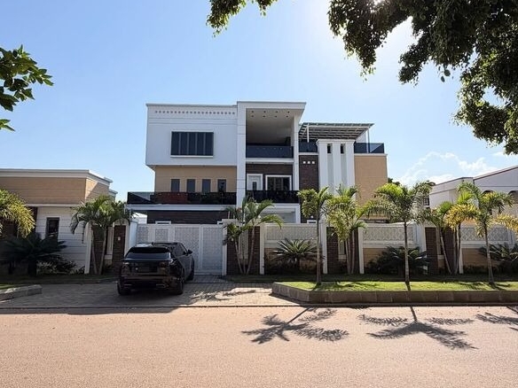 photo 6030691441946249963 y optimized 100