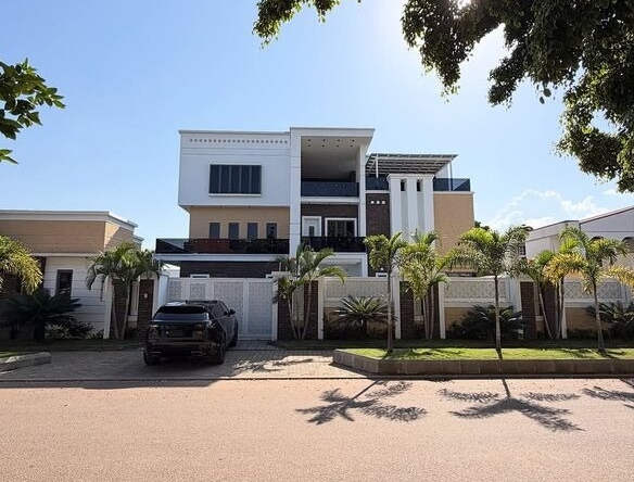 photo 6030691441946249963 y optimized 100