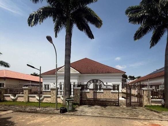 photo 6030691441946249976 y optimized 100