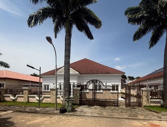 photo 6030691441946249976 y optimized 100