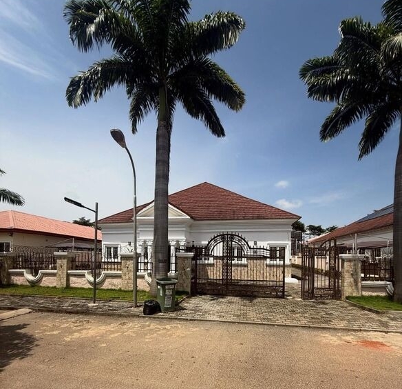 photo 6030691441946249976 y optimized 100