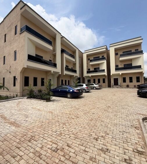 photo 6030691441946250318 y optimized 100