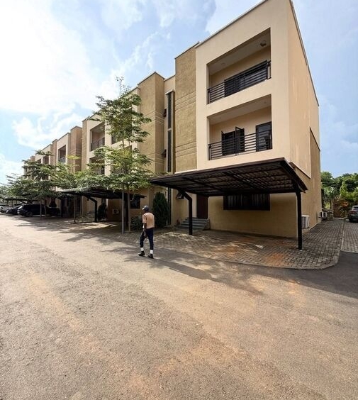 photo 6034856907392093009 y optimized 100