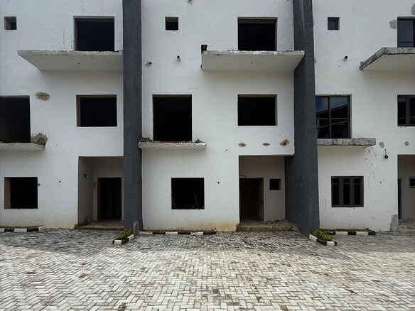 photo 6041787936635817928 y optimized 100