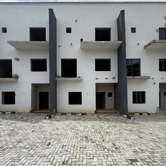 photo 6041787936635817928 y optimized 100