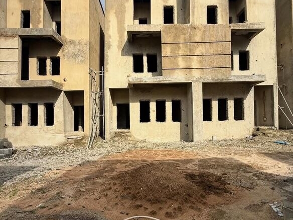 photo 6041787936635817952 y optimized 100