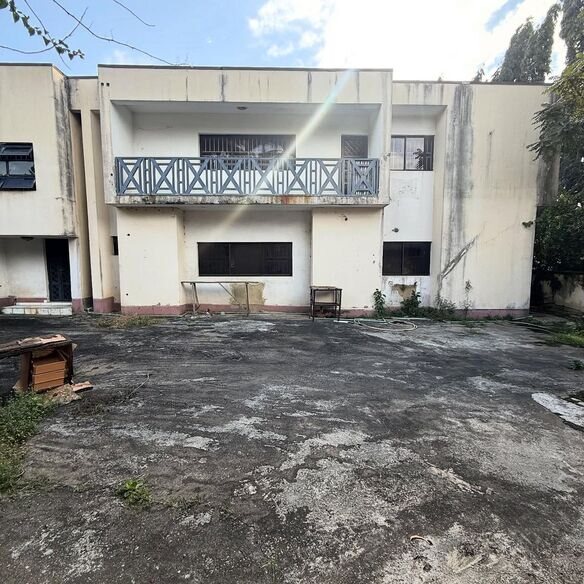 photo 6041787936635817964 y 1 optimized 100