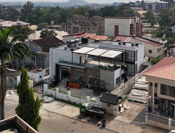 photo 5783045684951976807 y optimized 100