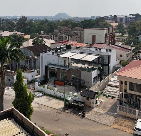 photo 5783045684951976807 y optimized 100