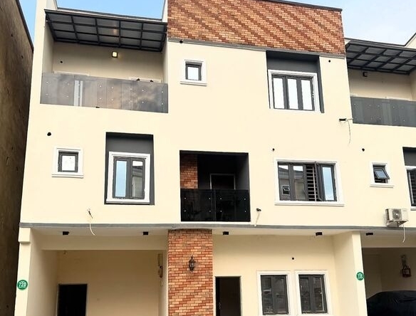 photo 5783045684951976838 y optimized 100