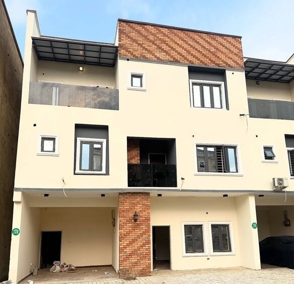 photo 5783045684951976838 y optimized 100