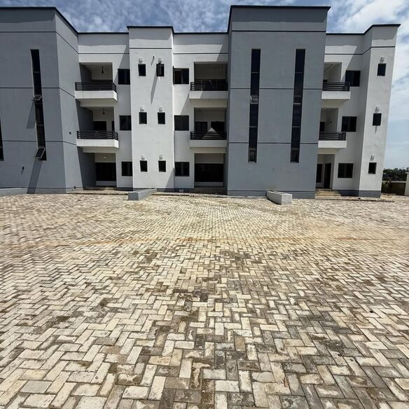 photo 6041787936635817977 y optimized 100