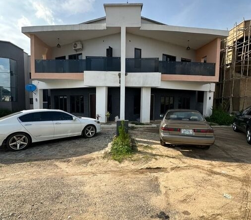 photo 6041787936635818000 y optimized 100