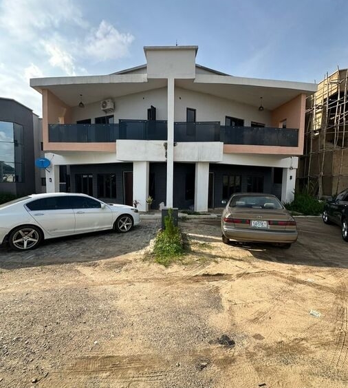 photo 6041787936635818000 y optimized 100