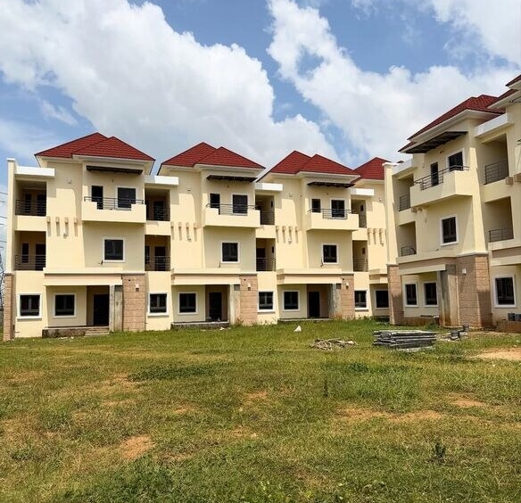 photo 6044039736449502082 y optimized 100