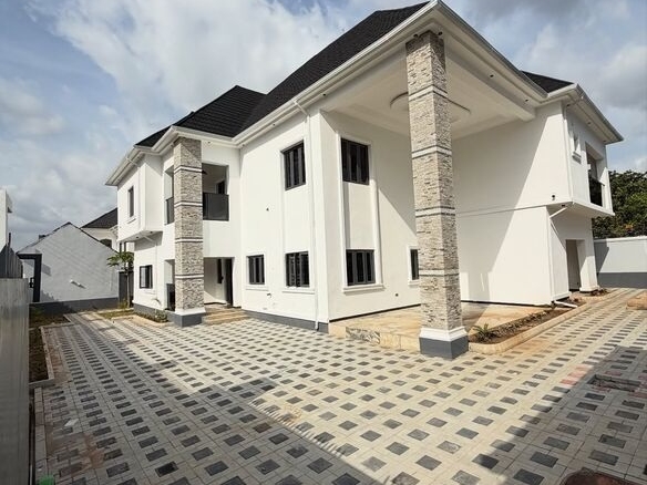 photo 6044039736449502130 y optimized 100