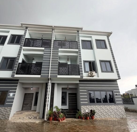 photo 6044039736449502149 y optimized 100