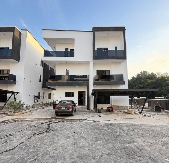 photo 6044039736449502156 y optimized 100