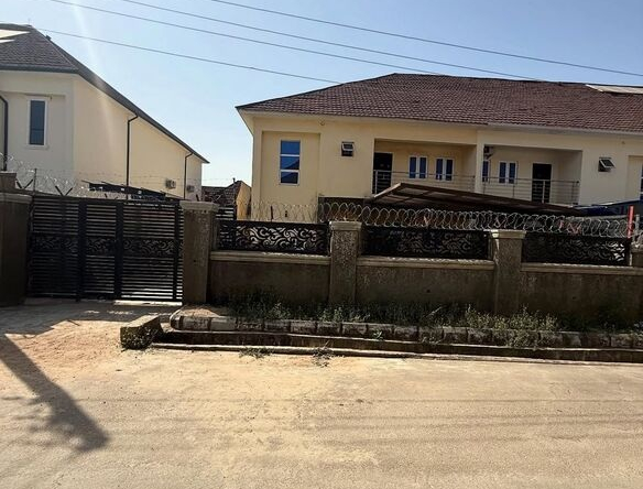 For Sale 4 Bed Terrace Duplex Privately Gated1 Room Bq Location Admiralty Estate Navy Town optimized 100