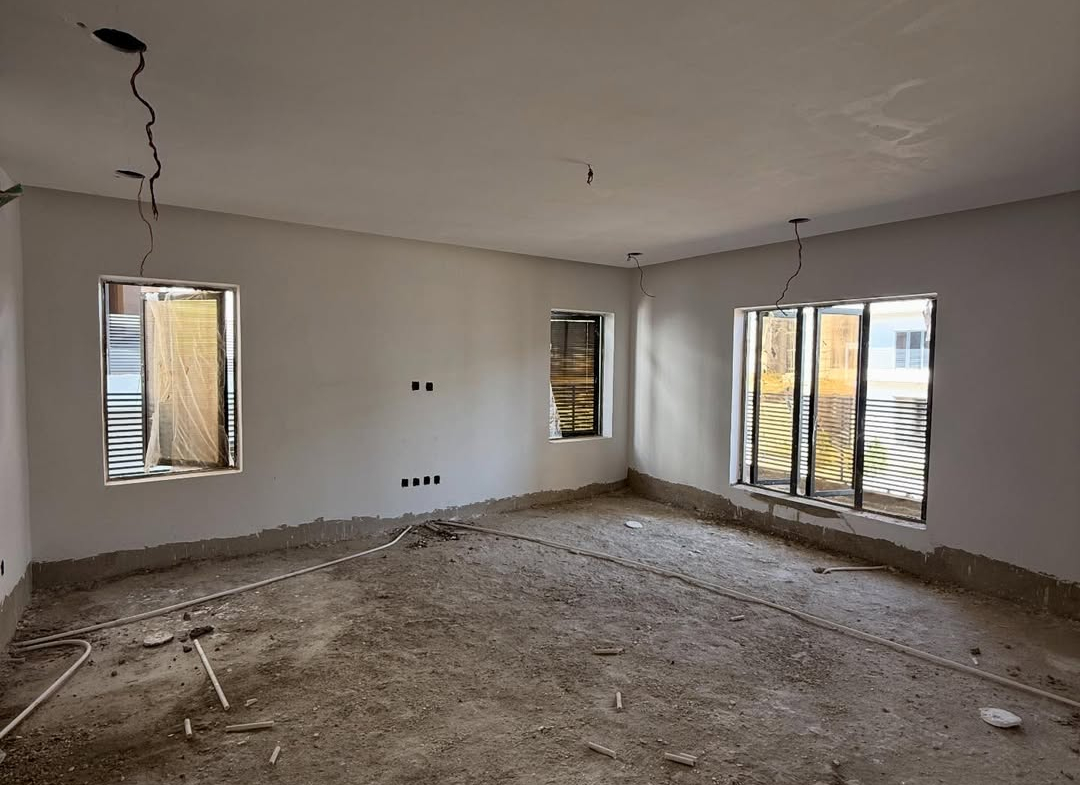 5 Bedroom Semi-Detached Duplex for Sale in Katampe sittings floor